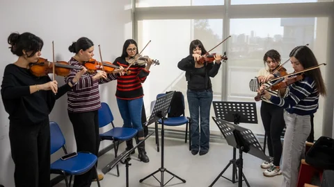 Mersin'de Ücretsiz Enstrüman Kurslarına İlgi