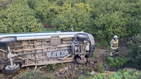 Öğrenci Servisi Narenciye Bahçesine Uçtu