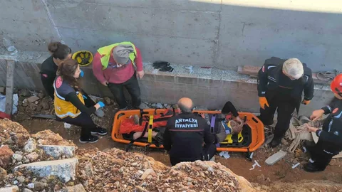 Antalya'da İnşaat İşçisi Düşerek Yaralandı