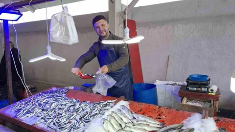 Kütahya'da 60 Yıllık Balık Satışı Geleneği