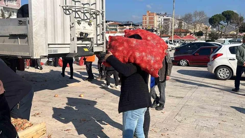 Aydın'da Hayır Soğanı Dağıtımı