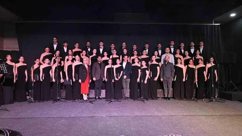 Manisa'da Çok Sesli Koro Konseri