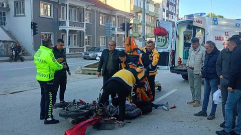 Burdur'da Motosiklet ve Otomobil Çarpıştı
