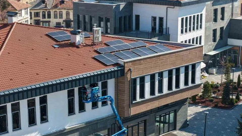 Konya Suriçi Çarşısı Yeşil Enerjiyle Aydınlatılıyor