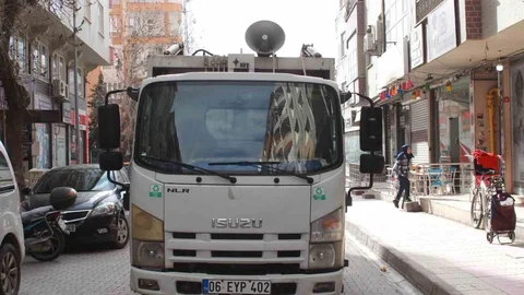 Siirt’te Müzik Eşliğinde Çöp Toplama Hizmeti