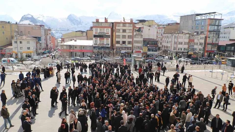 Hakkari'de Bakan Yardımcısı Veda Töreni