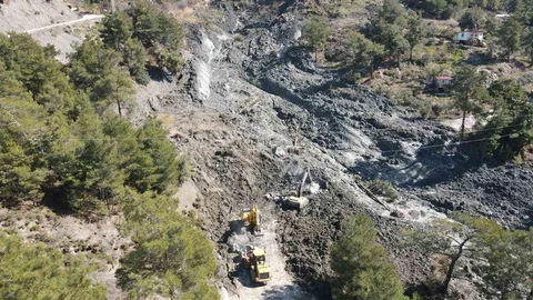 Seydikemer'de Heyelan Çalışmaları Devam Ediyor