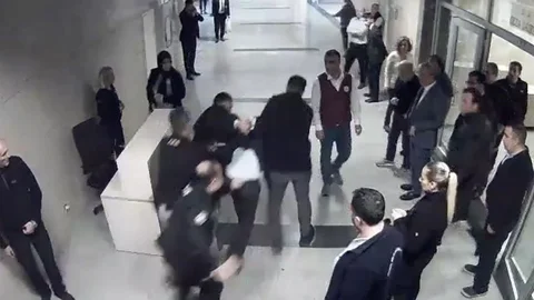 İstanbul'da Adliyede Silahlı Saldırı