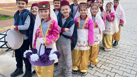 Küçük Davulcular Mahallede Eğlence Yarattı