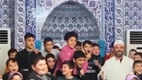 Türkeli'de Miniklerin İlahi Performansı