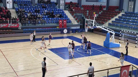 Düzce Atletik Basketbolda Çeyrek Finale Yükseldi