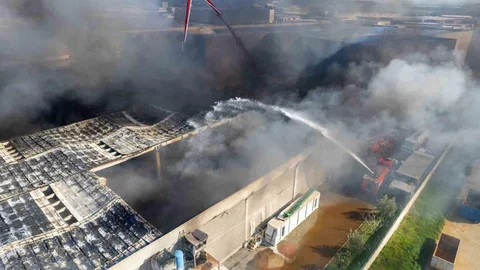 Akhisar'da Fabrika Yangını Kontrol Altında