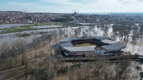 Edirne'de Sarayiçi Güreş Alanında Su Seviyesi Düşüyor