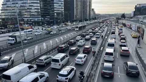 İstanbul'da İftar Öncesi Trafik Yoğunluğu