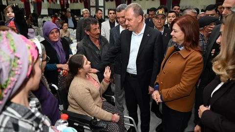 MBB Başkanı Vahap Seçer ve Meral Seçer Aydıncık'ta İftar Sofrasında: "Aydıncık Birlik ve Beraberliğin En Çok Yansıdığı İlçemiz"