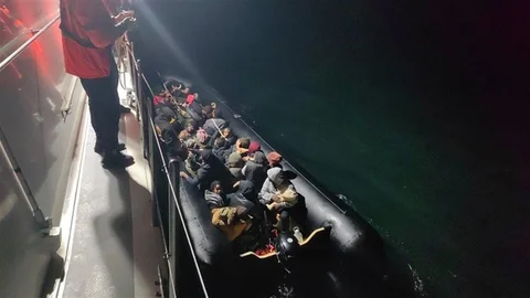 İzmir Açıklarında Düzensiz Göçmen Yakalandı