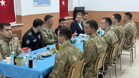 Kaymakam Bulut, Askerlerle İftarda Buluştu