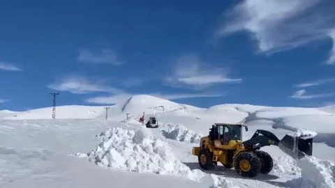 Şırnak'ta Ekiplerin Karla Mücadele Çalışmaları Devam Ediyor