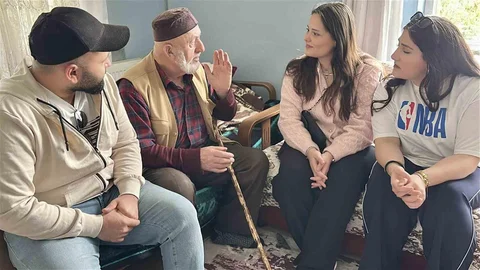 Düzce'de Öğrencilerden Anlamlı Ziyaret