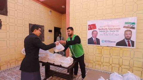 Suriye Rakka’da İftar Sofraları Kuruldu