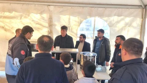 Pasinler'de Sıcak Yemek İkramı