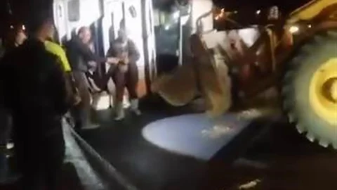 Diyarbakır'da Buğday Yüklü Tır Devrildi