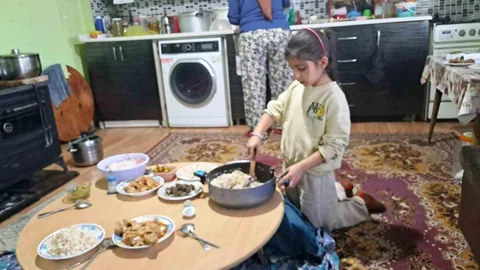 Altıntaş'ta Öğrenciler İftar Sofrası Kurdu