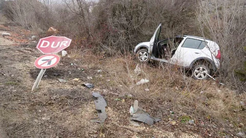 Kastamonu'da Virajı Alamayan Otomobil Kazası