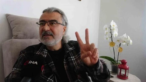 Hakan Şimşek: "Başörtülü Eşimi Takside Saklıyordum"