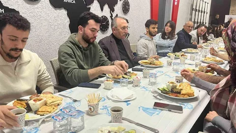 Elazığ'da Rektör Göktaş Sahurda Öğrencilerle Buluştu