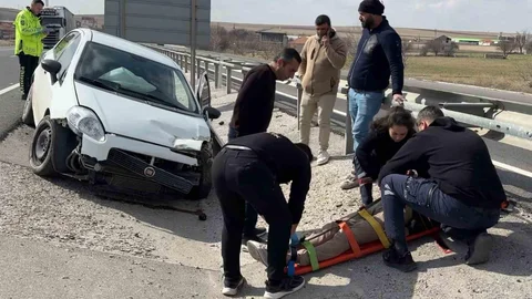 Aksaray'da Trafik Kazası Geçiren Genç Hastaneye Kaldırıldı