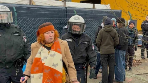 Hamburg'da Ağaç Kesimine Karşı Eylem