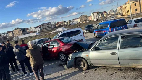 Muş'ta Zincirleme Trafik Kazası