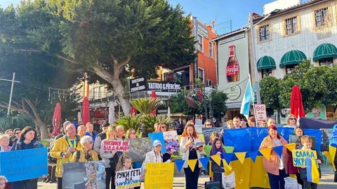 Antalya'da Ukraynalıların 4. yıl çağrısı