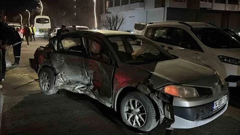 Bolu'da Otomobil ve Cip Çarpıştı