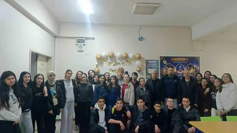 Sarıgöl'de Liseliler İftar Sofrasında Buluştu