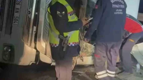 Mardin’de Tır Devrildi, 1 Yaralı