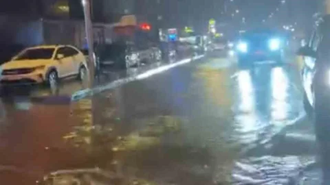 Maltepe'de Sağanak Yağış Etkili Oldu