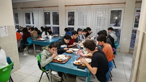 Öğrenciler Aydın'da İftar Sofrasında Buluştu