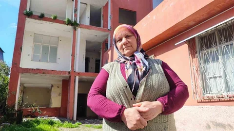 Adana'da Ağır Hasarlı Bina Tehlikesi