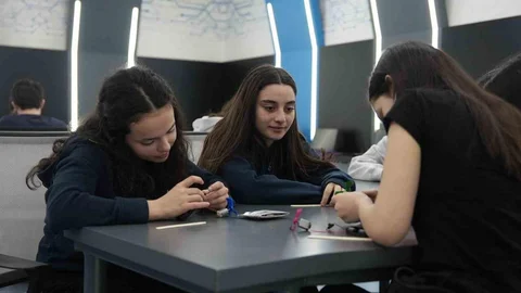 Düzce'de Öğrenciler Akademisyenlerle Bir Araya Geldi