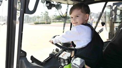Minik Ayaz'ın Süpürge Kamyonu Hayali Gerçekleşti