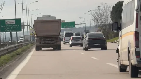 Bursa'da Hafriyat Kamyonu Tehlike Yarattı