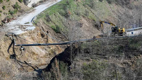 Ödemiş'te Yol Çökmeleri İçin Çalışmalar Başladı
