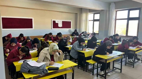 Eğil'de Öğrencilere Ödüllü Sınav