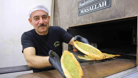 Kahramanmaraş'ta İftar Sofralarının Vazgeçilmezi: Fıstıklı Börek