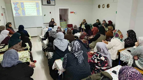Düzce’de Kadınlara Yönelik Sohbetler Düzenlendi