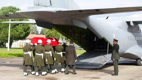 Şehit F-16 Pilotunun Cenazesi İzmir'e Uğurlandı