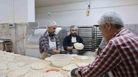 Kozan'da Ramazan Pide Üretimi Başladı