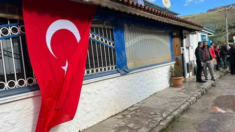 İzmir'de Şehit Pilotun Acı Haberi